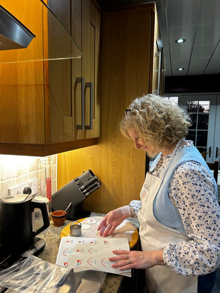 How To Use IncrEdible Topper's Icing Toppers