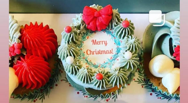 EDIBLE CHRISTMAS WREATH CAKE TOPPERS